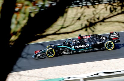 El piloto de Mercedes, Lewis Hamilton, en la sesión de clasificación de este sábado en Portimao.