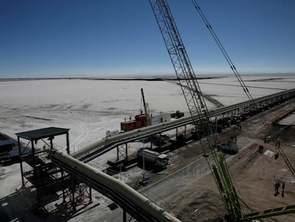 Una planta industrial de producción de Litio en el salar de Uyuni, Potosí, Bolivia.