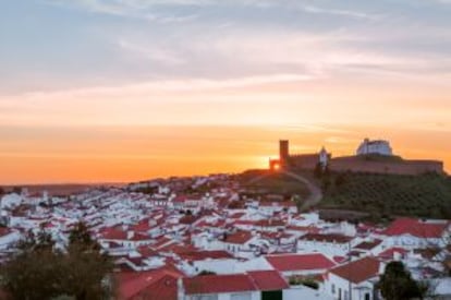 Panorâmica da aldeia de Arraiolos, no Alentejo português.