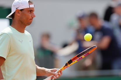 Nadal, durante el entrenamiento del sábado en la pista Suzanne Lenglen de Roland Garros.