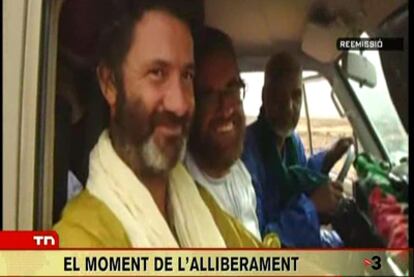 Albert Vilalta y Roque Pascual coincidieron en el momento de la liberación con su secuestrador, ya liberado. (Imagen difundida por TV3)