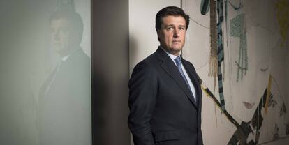 Ismael Clemente posa antes de la entrevista en su oficina en Madrid.