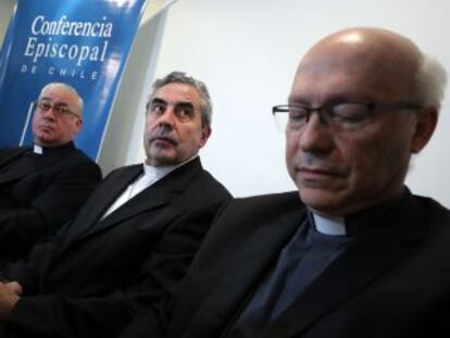 El escándalo estalla en un momento especialmente delicado para la Iglesia chilena, después de que los 34 obispos del país dimitieran forzados por el Papa