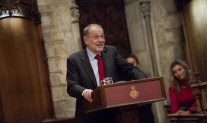 Javier Solana, ayer durante su intervención en el Saló de Cent del Ayuntamiento de Barcelona.