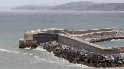 Nuevo dique del puerto de Mutriku, donde se ha instalado una planta de energía marina.