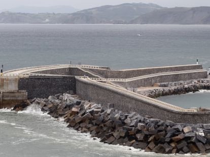 Nuevo dique del puerto de Mutriku, donde se ha instalado una planta de energía marina.