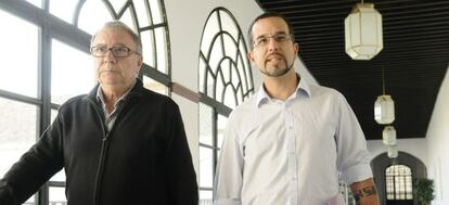 Los representantes de Podemos Sergio Pascual y Manuel Gar&iacute;, en el Parlamento.  