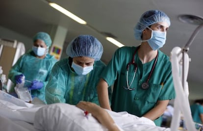 Unidad de Cuidados Intensivos del hospital 12 de Octubre de Madrid.