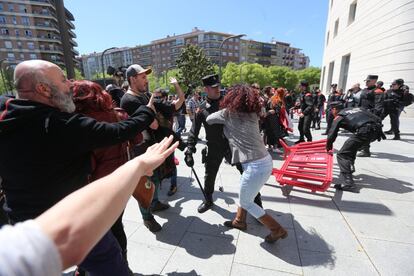 Protestas por la sentencia de 'La Manada' frente al Palacio de Justicia de Pamplona. 