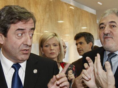 Javier Zaragoza y Cándido Conde-Pumpido, en un acto en Madrid.