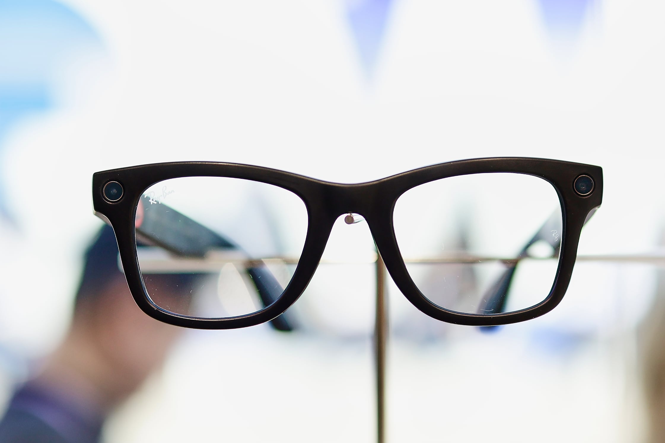 El gran problema de las gafas Meta: ¿nos pone en peligro la posibilidad de grabarlo y compartirlo todo?