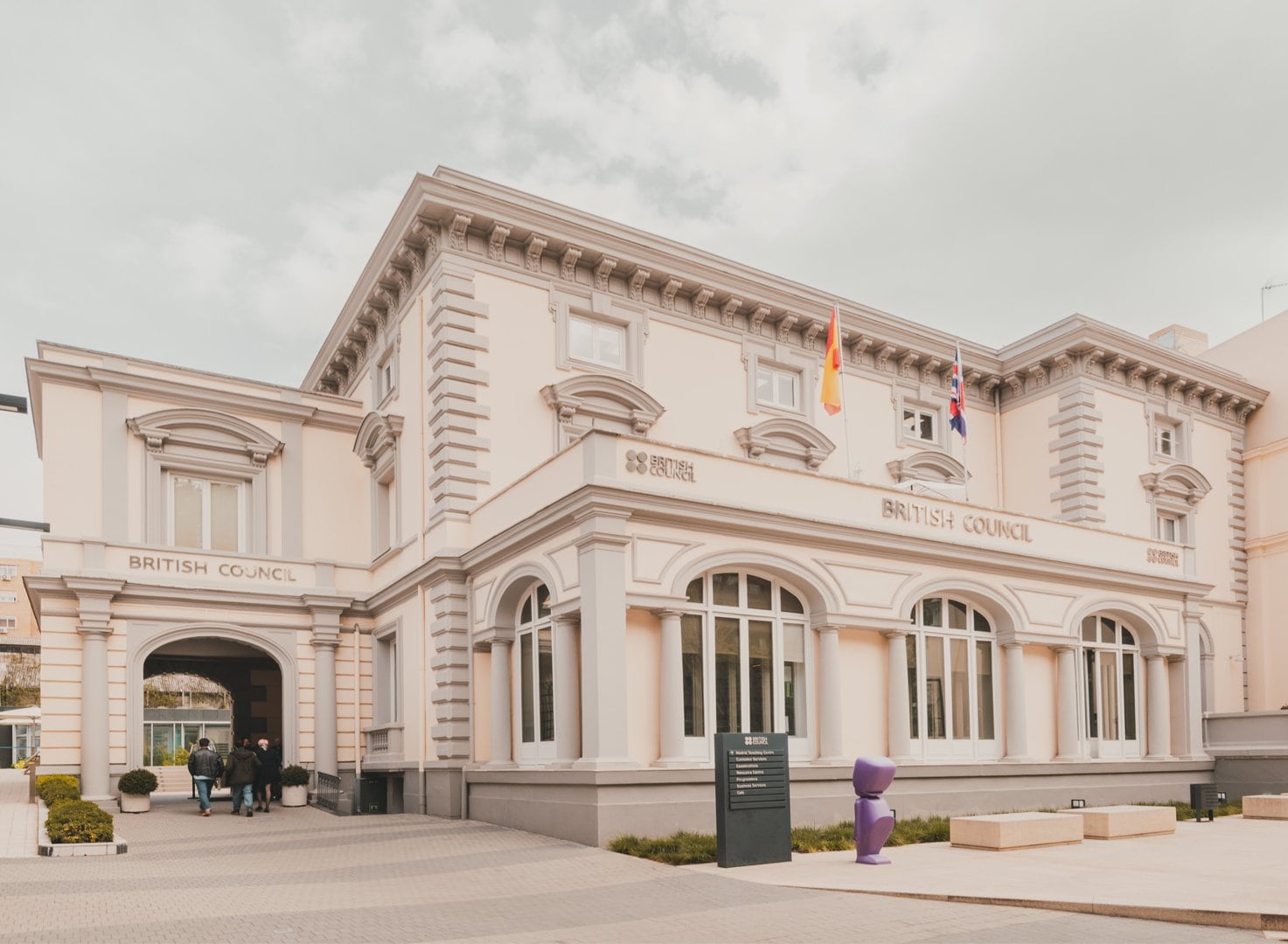 Abanca compra el palacete del British Council para convertirlo en su edificio insignia de Madrid 