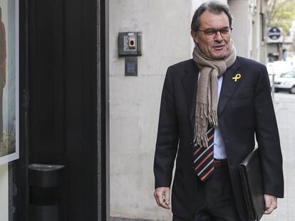 Artur Mas, ayer, a su llegada a la sede del PDeCAT.