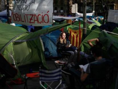 La presión de los estudiantes logra posicionar a los claustros y cambiar la evaluación para compaginar las clases con la protesta