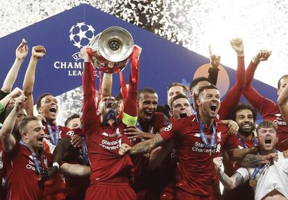 Los jugadores del Liverpool celebran su victoria en la final de la Champions League, celebrada en el estadio Wanda Metropolitano, el 1 de junio de 2019.