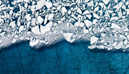 O gigantesco cubo de gelo que cobre a maior parte da Groenlândia, com quase cinco vezes a extensão de Espanha, se está derritiendo a um ritmo acelerado.