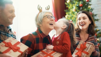 Qué regalar a una abuela en Navidad: estas son las mejores ideas para todos los presupuestos