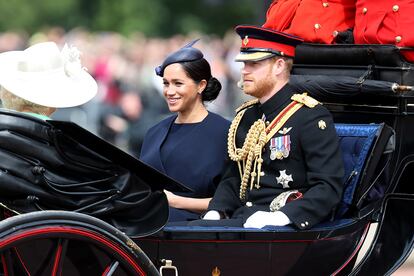Justo un mes después de presentar al mundo a Archie Harrison, su primer hijo, Meghan Markle ha hecho su primera aparición pública con motivo del desfile militar Trooping the Colour, que cada año conmemora por las calles de Londres el cumpleaños de la reina Isabel II.