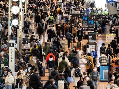 Travelers at Tokyo’s Haneda International Airport; December 29, 2022