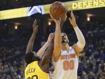 Enes Kanter, jugador de los Knicks, en un partido de la NBA esta temporada.