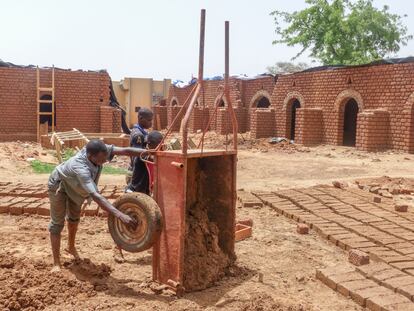 Una construcción colaborativa en Kaya, Burkina Faso.