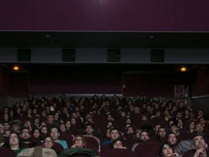 Una sala de cine en Barcelona, lleno de p&uacute;blico.