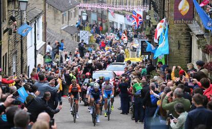 Los corredores del Tour de Yorkshire, el domingo.