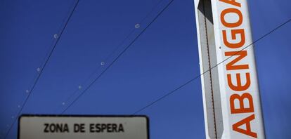 Torre de Abengoa en una de sus plantas solares. 