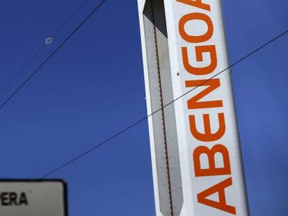 Torre de Abengoa en una de sus plantas solares. 