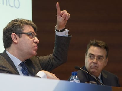 El ministro de Energ&iacute;a, &Aacute;lvaro Nadal, junto al presidente de Enag&aacute;s, Antonio Llard&eacute;n