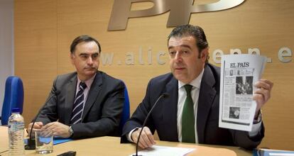 Miguel Ortiz, presidente del PP alicantino, y el diputado Gerardo Camps.