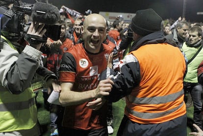 El jugador del Mirandés Pablo Infante celebra la victoria ante el RCD Espanyol.