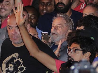 O ex-presidente Luiz Inácio Lula da Silva, momentos antes de se entregar à polícia.