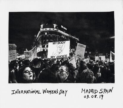 Manifestación en Madrid por el Día Internacional de la Mujer, el 8 de marzo de 2019. Fuentes oficiales contabilizaron 350.000 asistentes. En el cartel central puede leerse el mensaje 'Mi cuerpo, mi elección'
