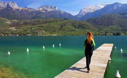 Lago de Annecy, formado por glaciares alpinos.