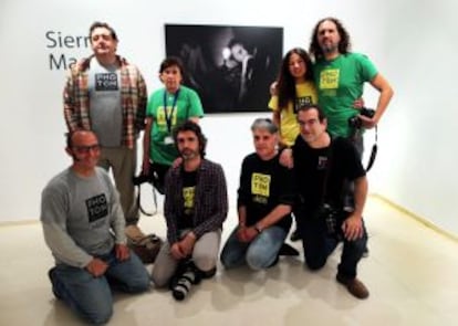 Fot&oacute;grafos valencianos organizadores de Phot&oacute;n en la exposici&oacute;n de Enrique Meneses en el IVAM.