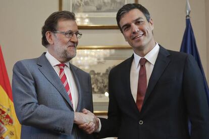 Mariano Rajoy y Pedro S&aacute;nchez, durante la reuni&oacute;n mantenida sobre la investidura. 