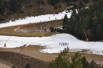 Estación de esquí de La Molina, en Girona, con una gran escasez de nieve, el pasado 2 de enero