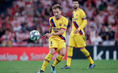 Rakitic, en el partido del Barcelona ante el Athletic en San Mamés. 