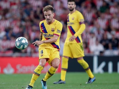 Rakitic, en el partido del Barcelona ante el Athletic en San Mamés. 