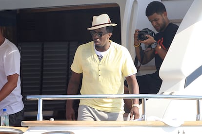 El rapero Puff Daddy es otro de los famosos que ha aterrizado este verano con sus colegas en Ibiza.