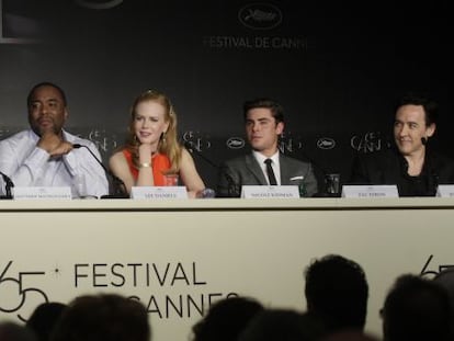 De izquierda a derecha, el actor Matthew McConaughey, el director Lee Daniels y los actores Nicole Kidman, Zac Efron y John Cusack en la rueda de prensa de presentación de 'The paperboy'