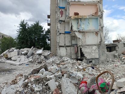 Bloque de viviendas de Chasiv Yar destruido el 9 de julio por misiles rusos.