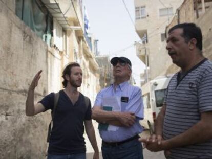 Neste artigo, Vargas Llosa descreve como os assentamentos avançam em um bairro de Jerusalém Oriental