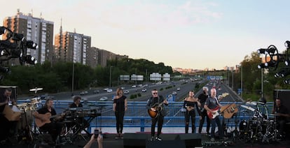 Captura de vídeo del concierto que Alejandro Sanz ofreció en julio en un puente de la madrileña M-30.