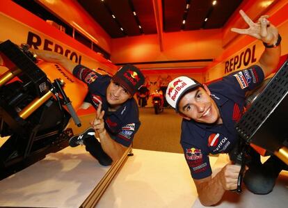 Dani Pedrosa y Marc M&aacute;rquez, en el Campus Repsol. 