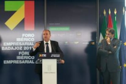 El presidente de la Junta de Extremadura, José Antonio Monago, y el director general de Actividad Económica del Gobierno de Portugal, Artur Lamí, en el I Foro Ibérico Empresarial.