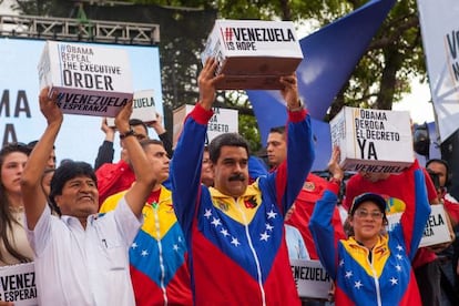 Maduro, junto a Morales, levanta las firmas contra Obama. 