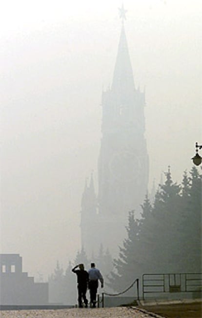 La plaza Roja de Moscú, cubierta por el humo.