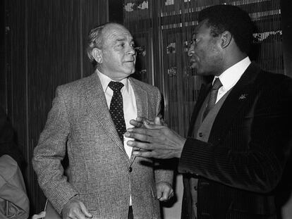 Alfredo Di Stéfano y Pelé, dos futbolistas que marcaron una era.